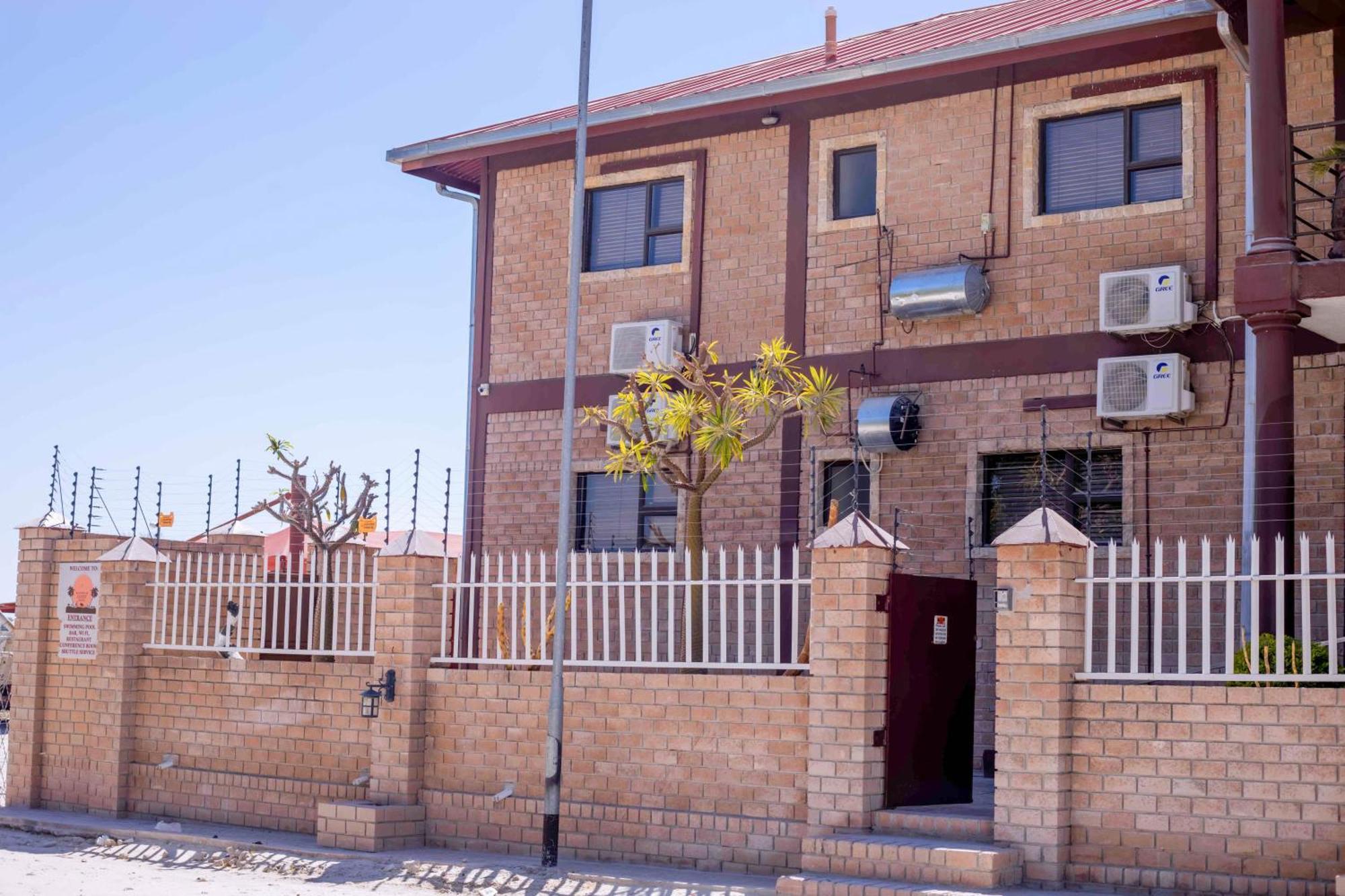 Road House Guest House Omuthiya Exterior foto