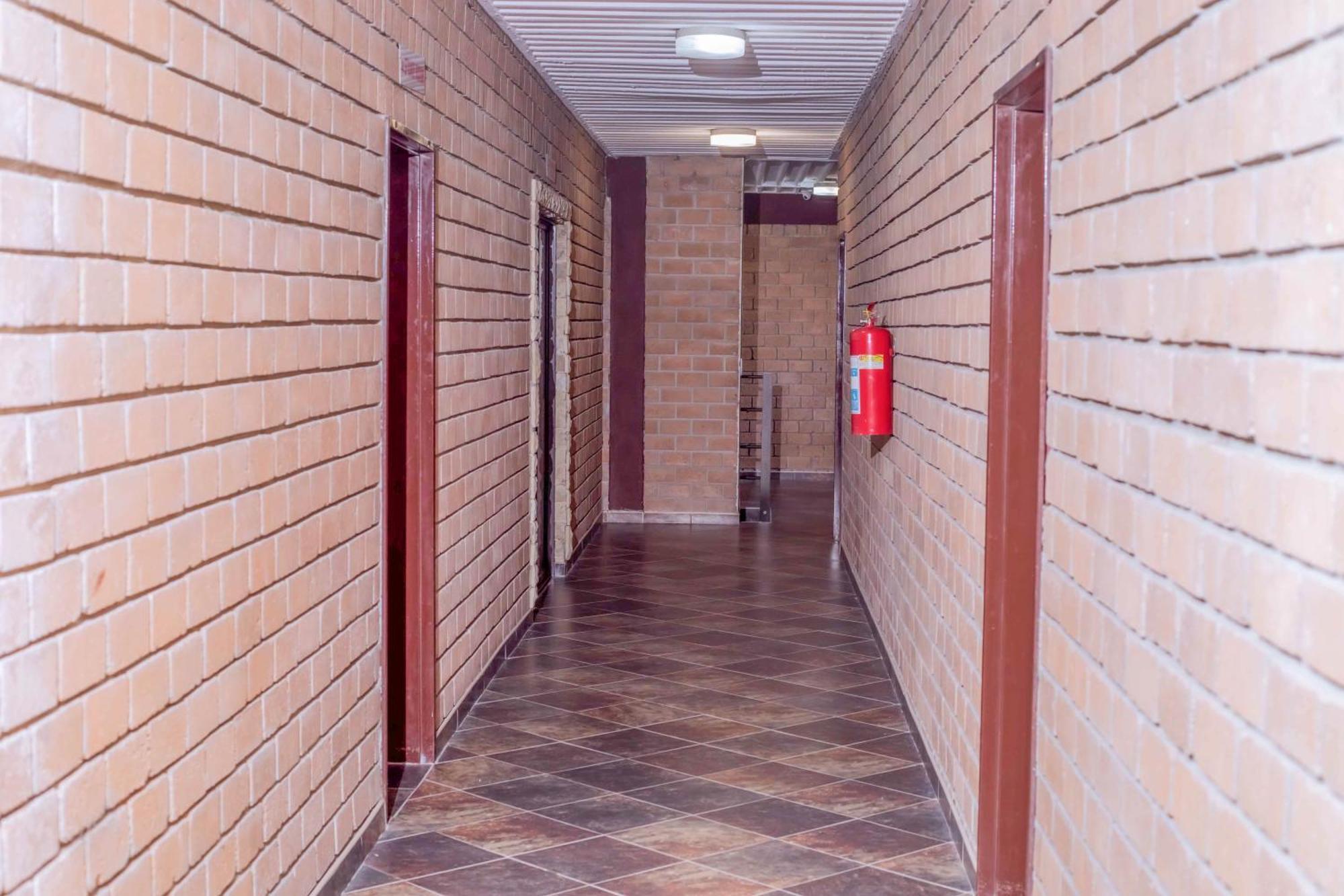 Road House Guest House Omuthiya Exterior foto