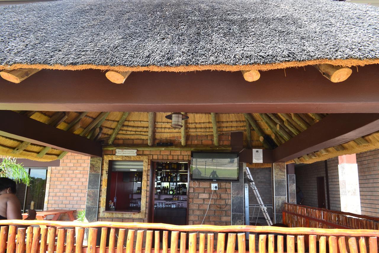 Road House Guest House Omuthiya Exterior foto